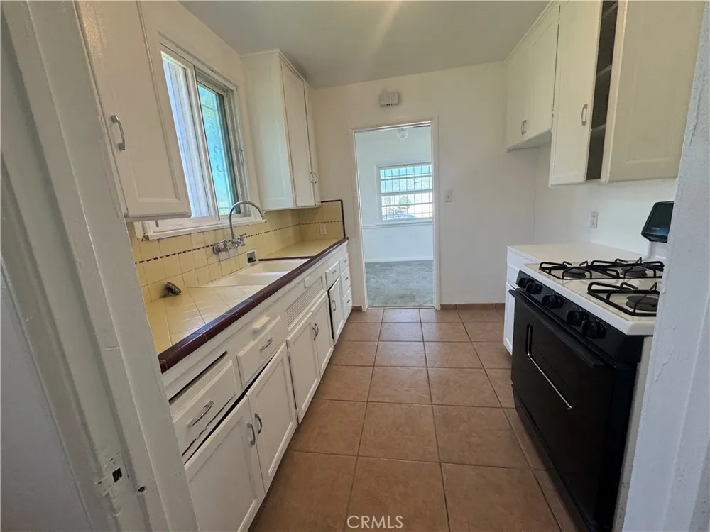2408 W 85th #2410 Inglewood, CA 90305
