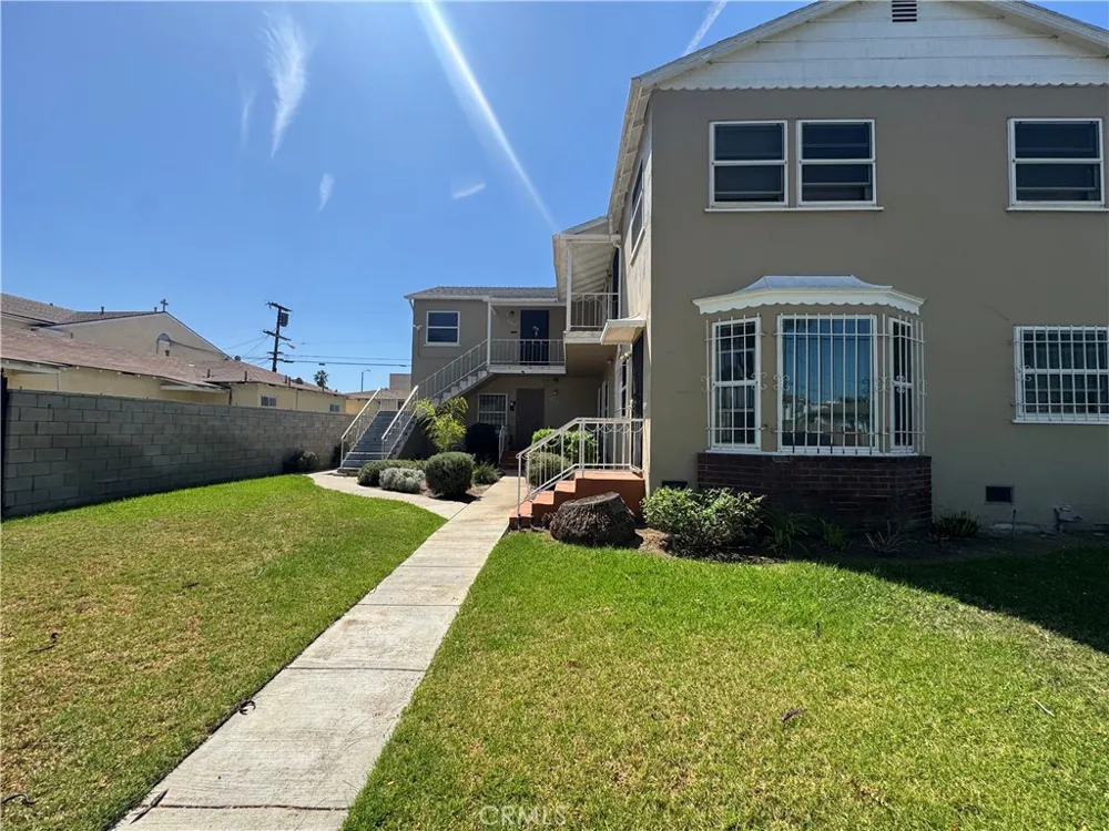 2408 W 85th #2410 Inglewood, CA 90305
