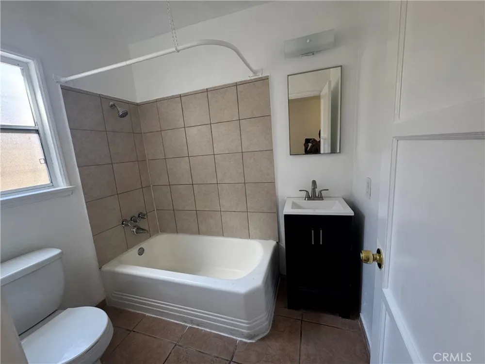 2408 W 85th #2410 Inglewood, CA 90305