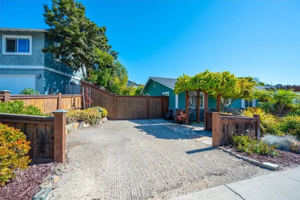 1047 Robin Circle Arroyo Grande, CA 93420
