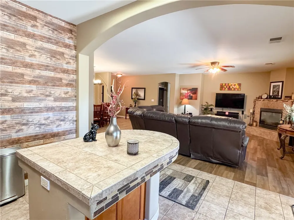 11107 Snowcreek Falls Bakersfield, CA 93312