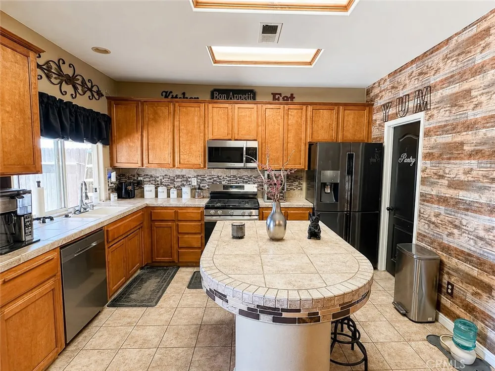 11107 Snowcreek Falls Bakersfield, CA 93312