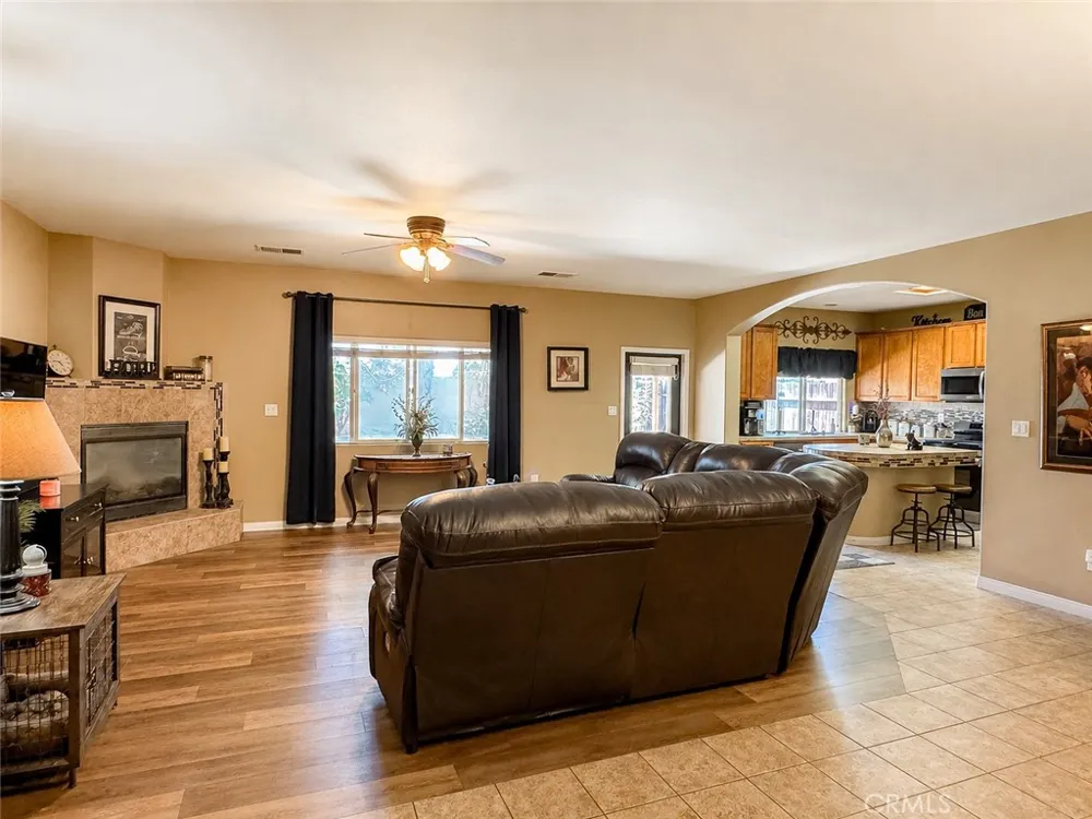 11107 Snowcreek Falls Bakersfield, CA 93312