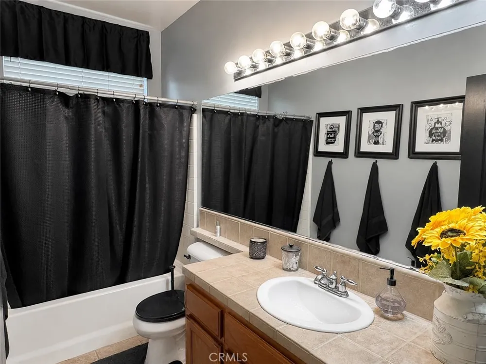 11107 Snowcreek Falls Bakersfield, CA 93312