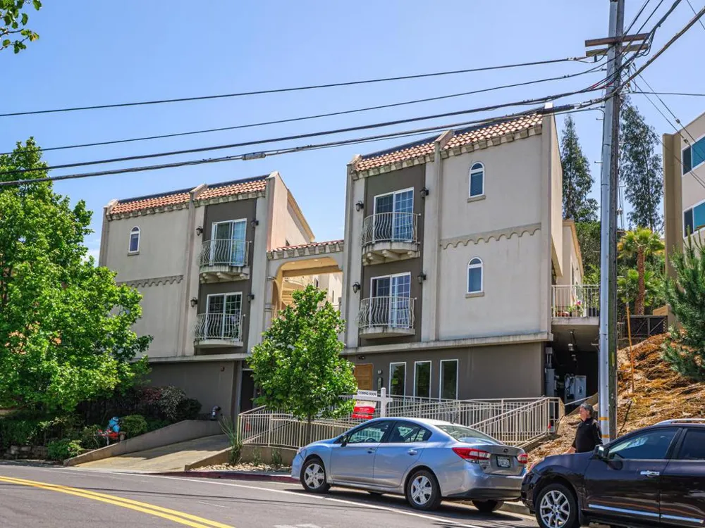 2139 Carlmont Drive Belmont, CA 94002