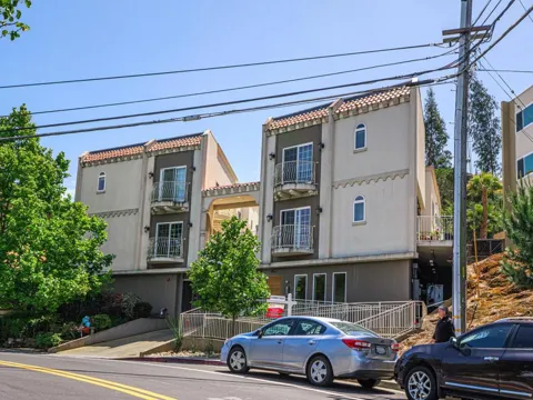 2139 Carlmont Drive