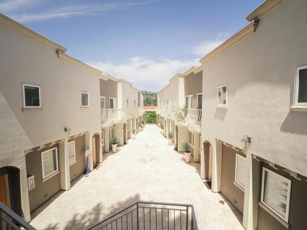 2139 Carlmont Drive Belmont, CA 94002