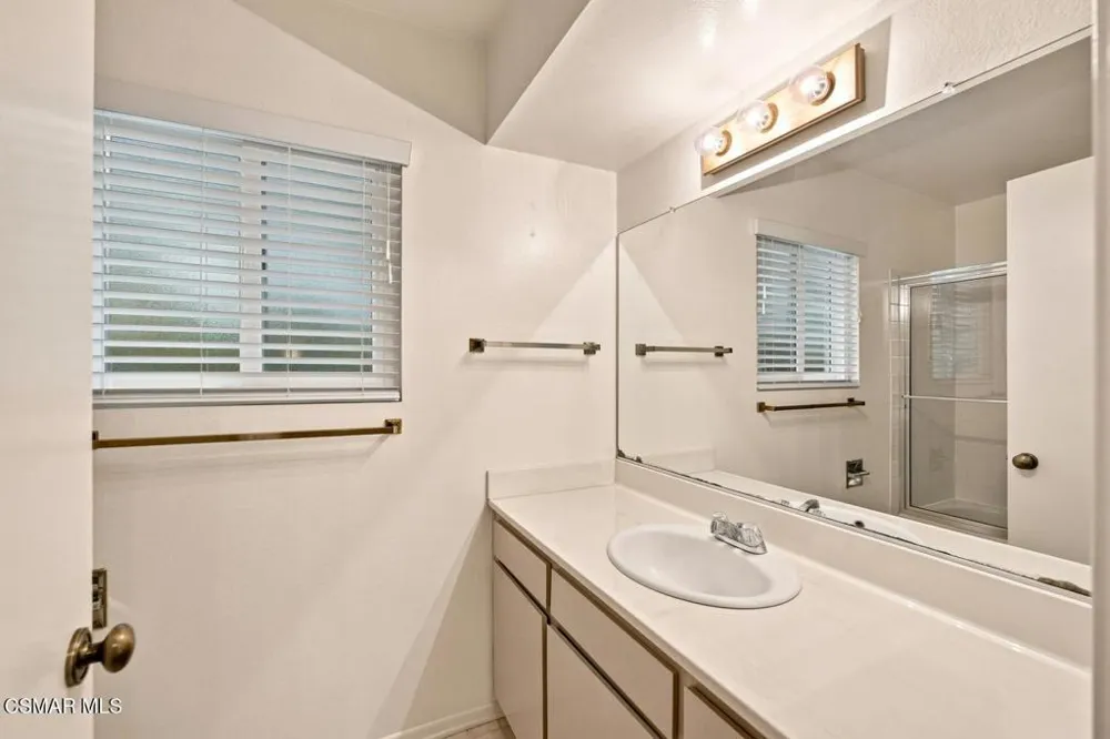 812 Chaparral Court Thousand Oaks, CA 91320