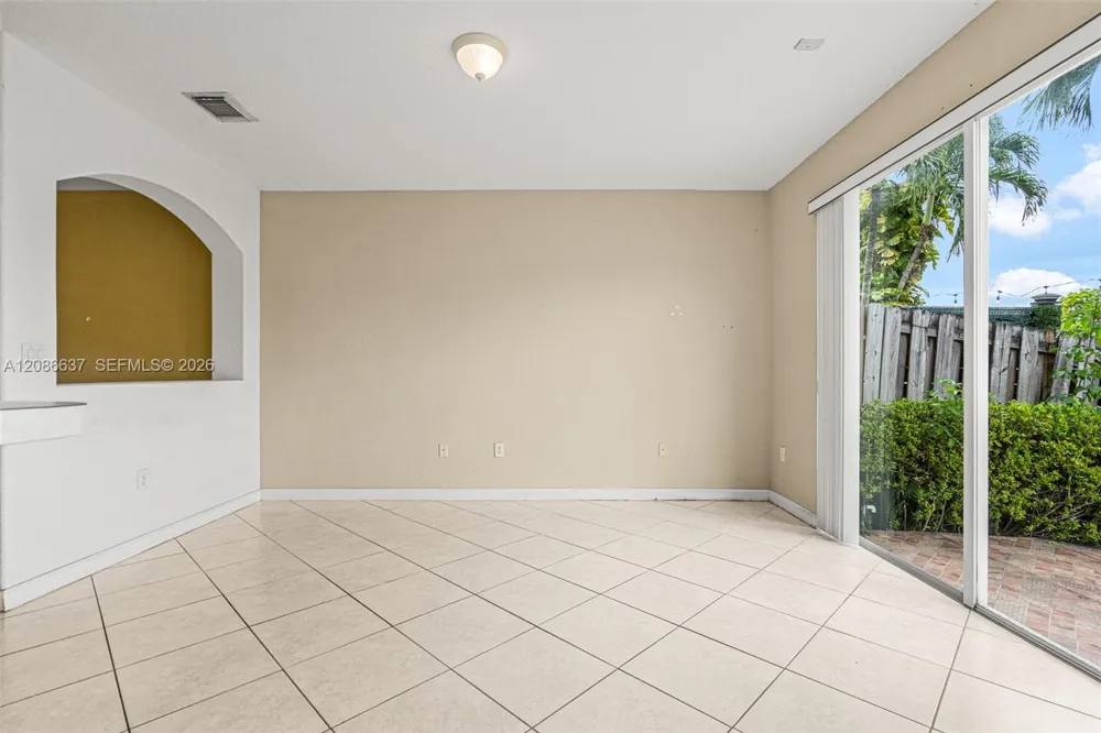11401 NW 76th Ter Doral, FL 33178