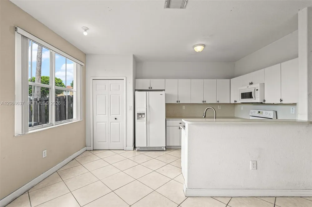 11401 NW 76th Ter Doral, FL 33178