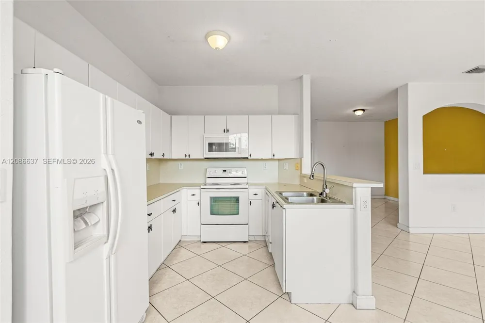 11401 NW 76th Ter Doral, FL 33178