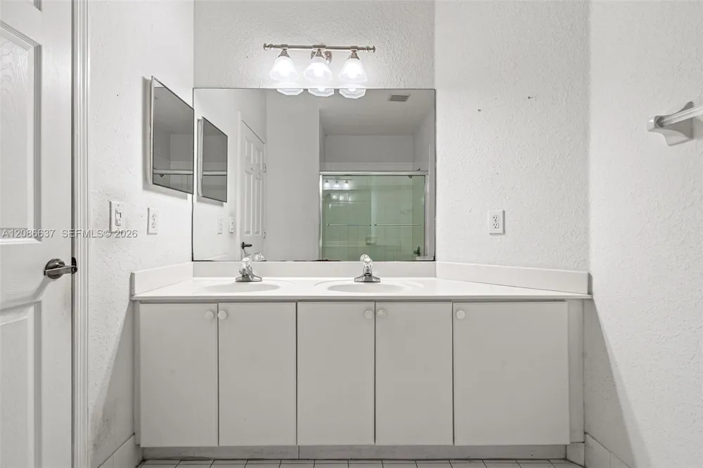 11401 NW 76th Ter Doral, FL 33178