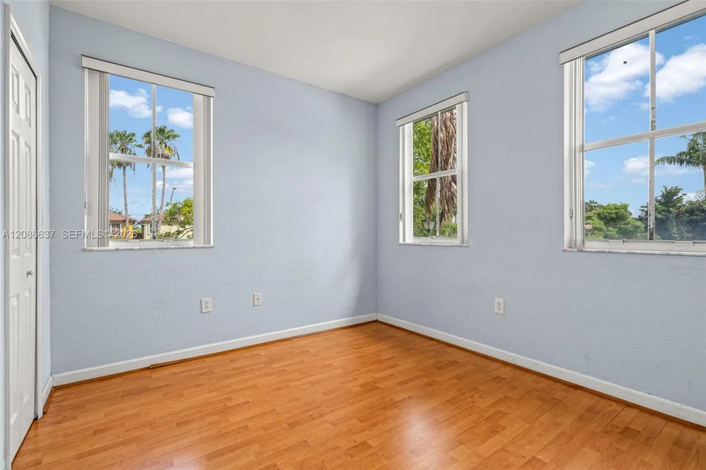 11401 NW 76th Ter Doral, FL 33178