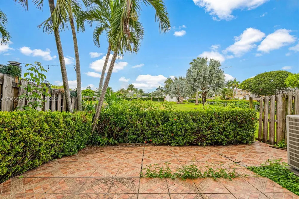 11401 NW 76th Ter Doral, FL 33178