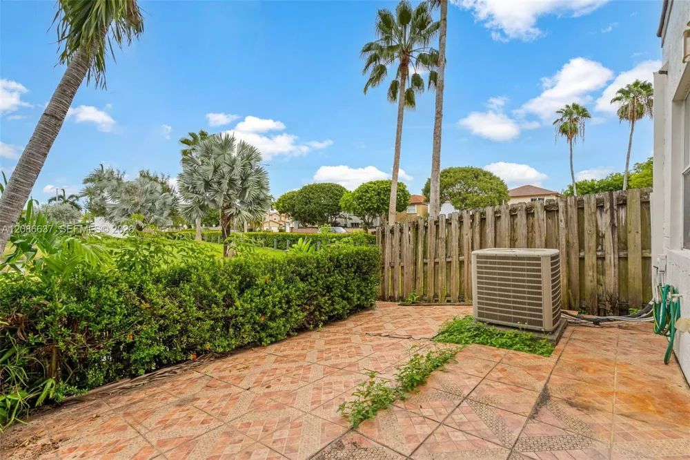 11401 NW 76th Ter Doral, FL 33178