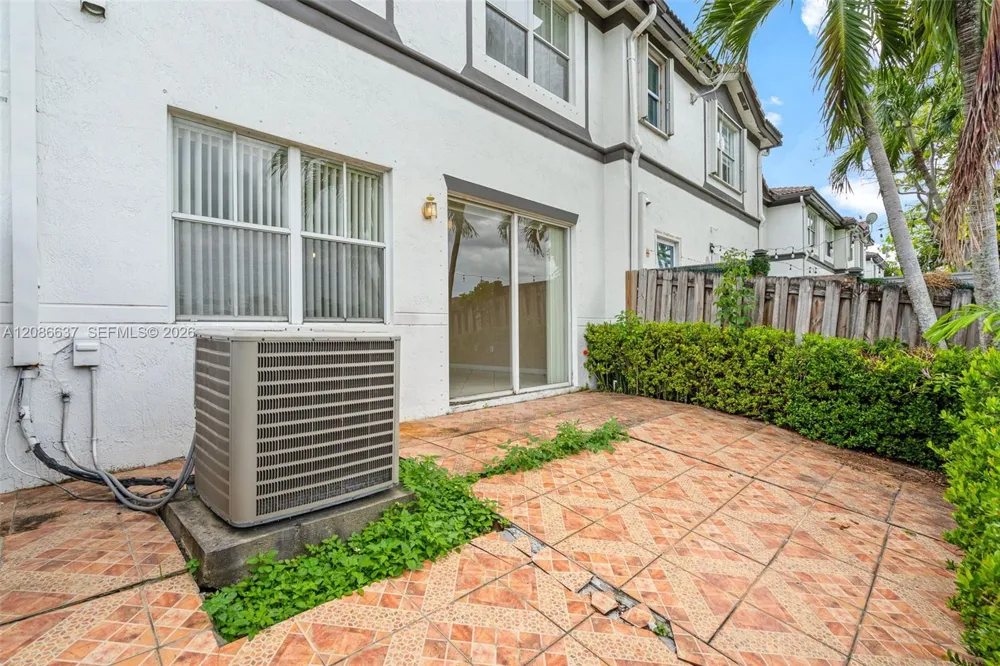 11401 NW 76th Ter Doral, FL 33178