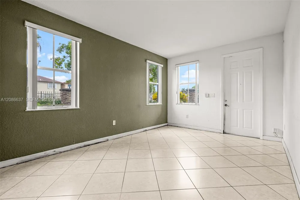 11401 NW 76th Ter Doral, FL 33178