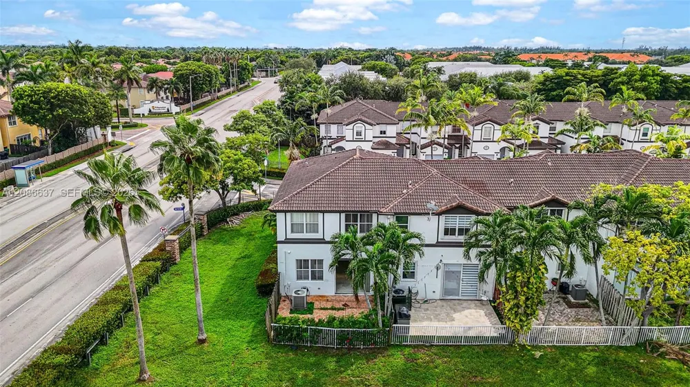 11401 NW 76th Ter Doral, FL 33178