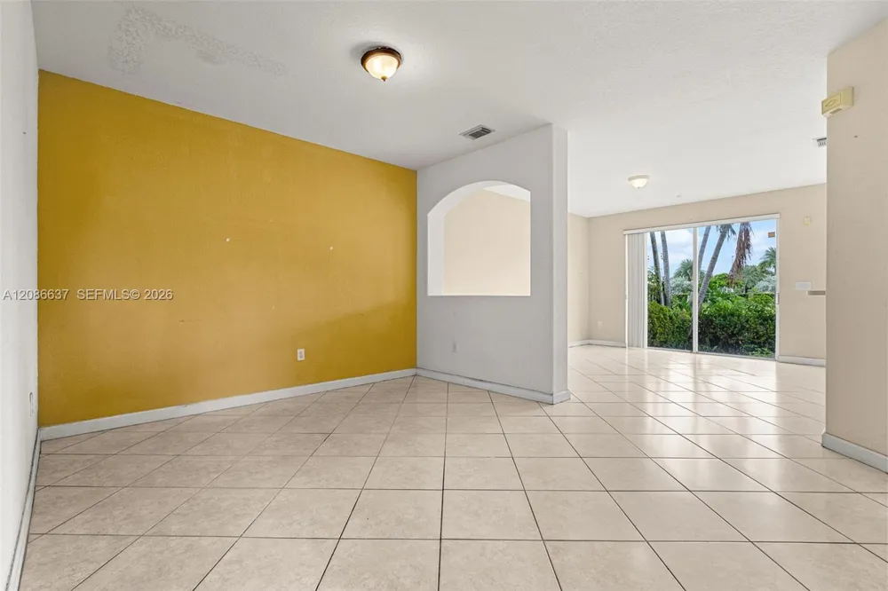11401 NW 76th Ter Doral, FL 33178