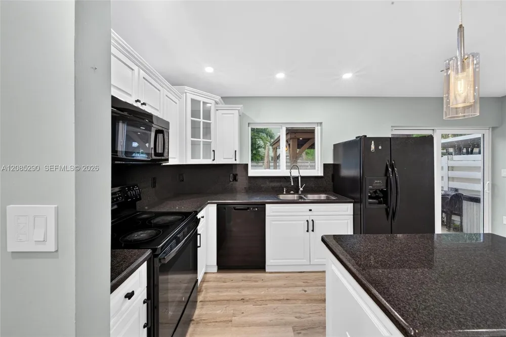 13746 SW 145th St Miami, FL 33186