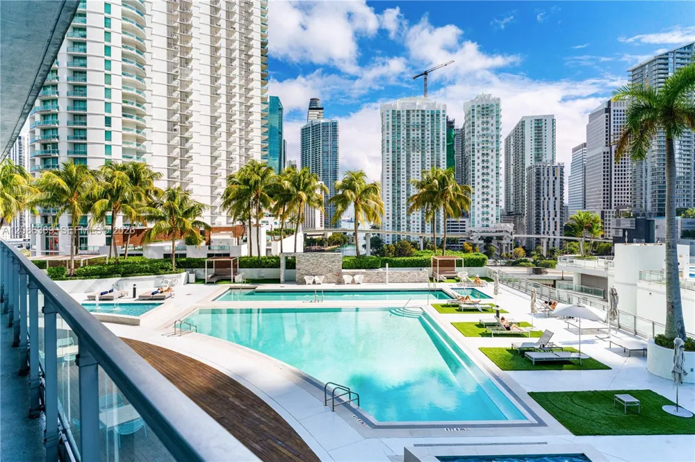 90 SW 3rd St #1115 Miami, FL 33130