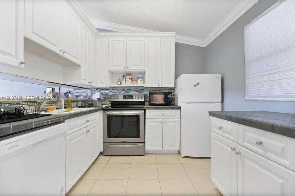 9894 Nob Hill Ln #9894 Sunrise, FL 33351