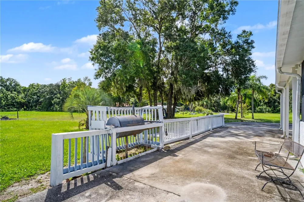 2422 BERRY ROAD Plant City, FL 33567