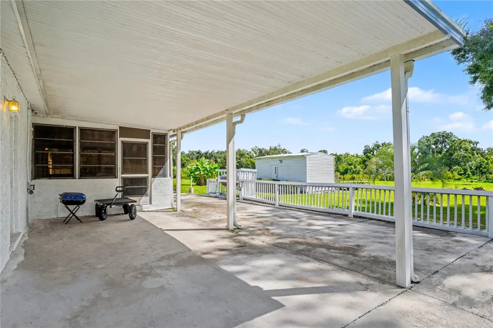 2422 BERRY ROAD Plant City, FL 33567