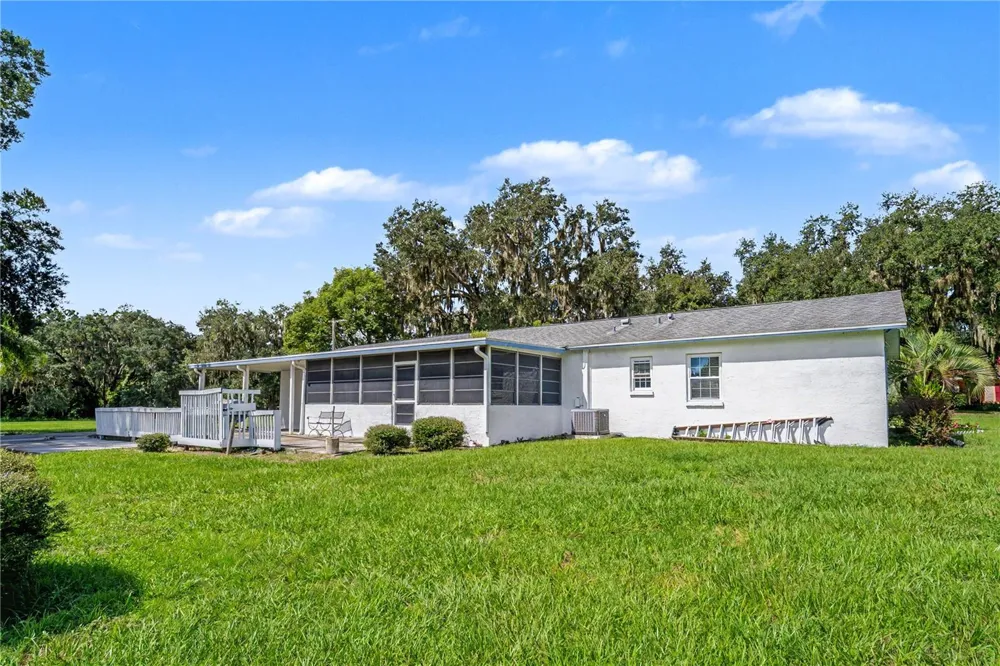 2422 BERRY ROAD Plant City, FL 33567