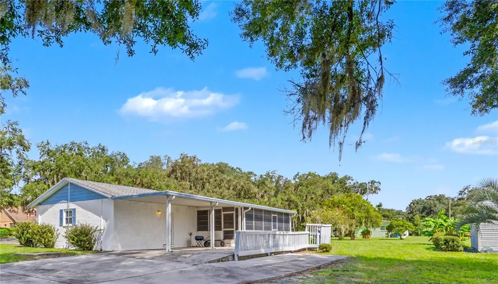 2422 BERRY ROAD Plant City, FL 33567