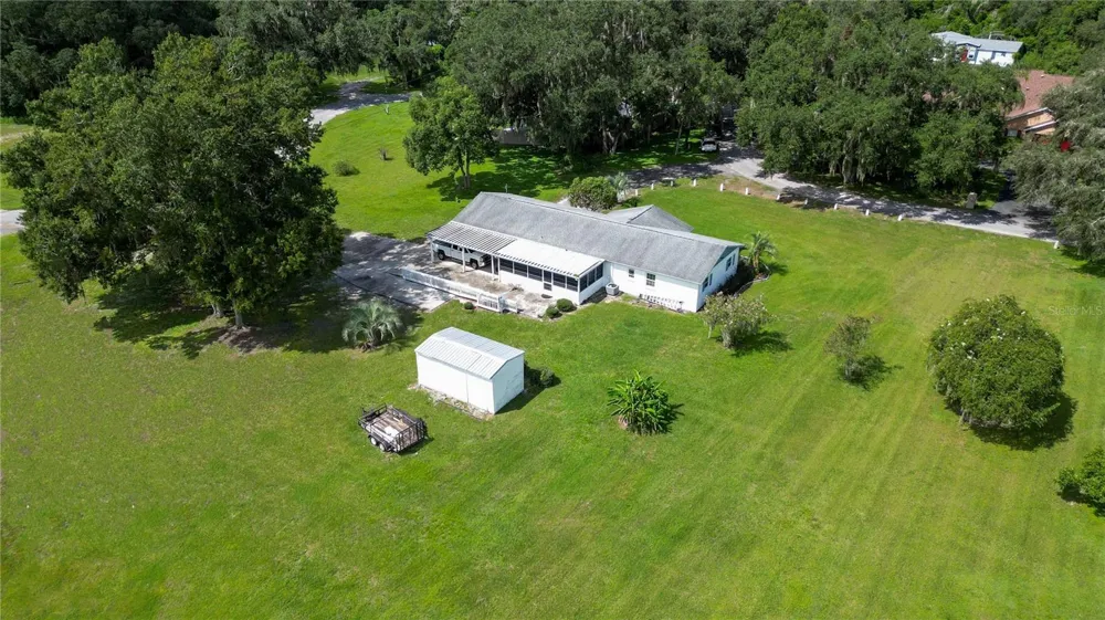 2422 BERRY ROAD Plant City, FL 33567