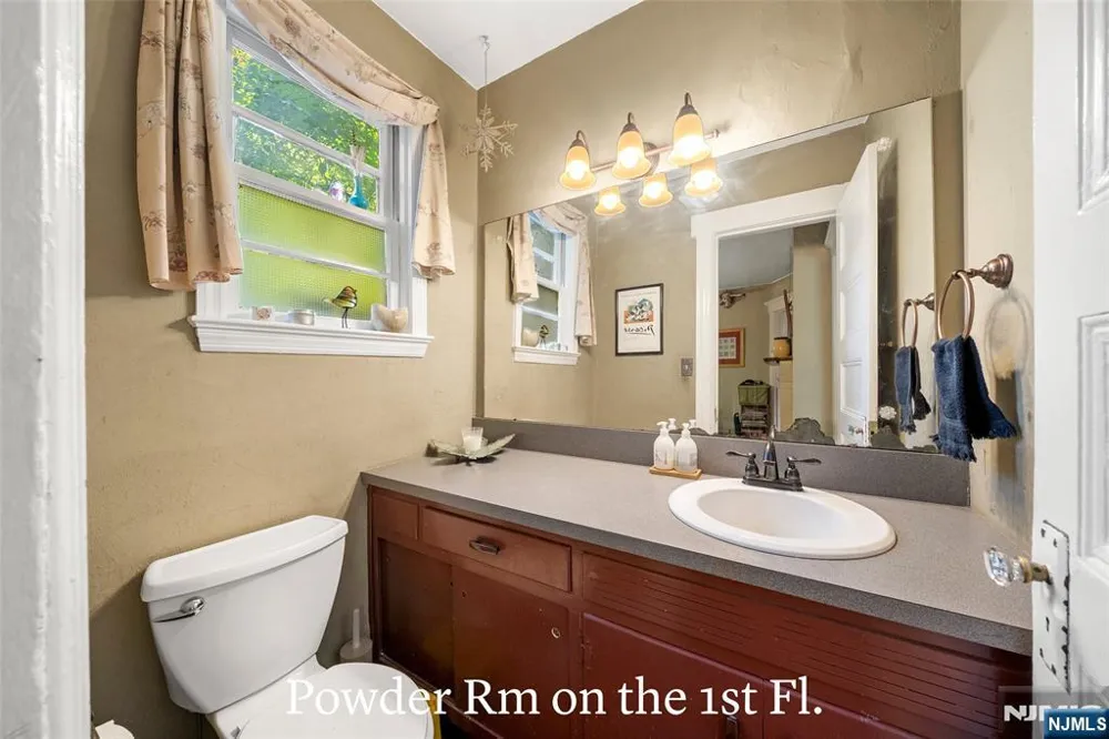 332 Harold Avenue Leonia, NJ 07605