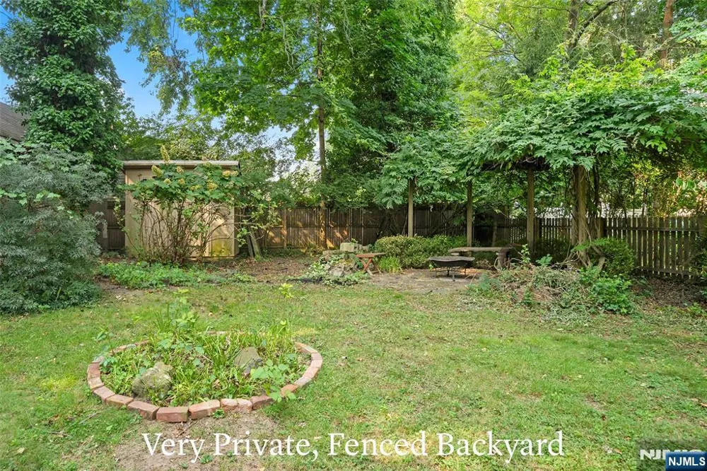 332 Harold Avenue Leonia, NJ 07605