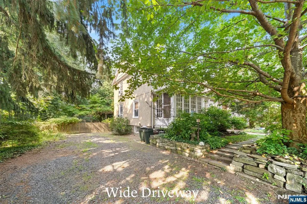 332 Harold Avenue Leonia, NJ 07605