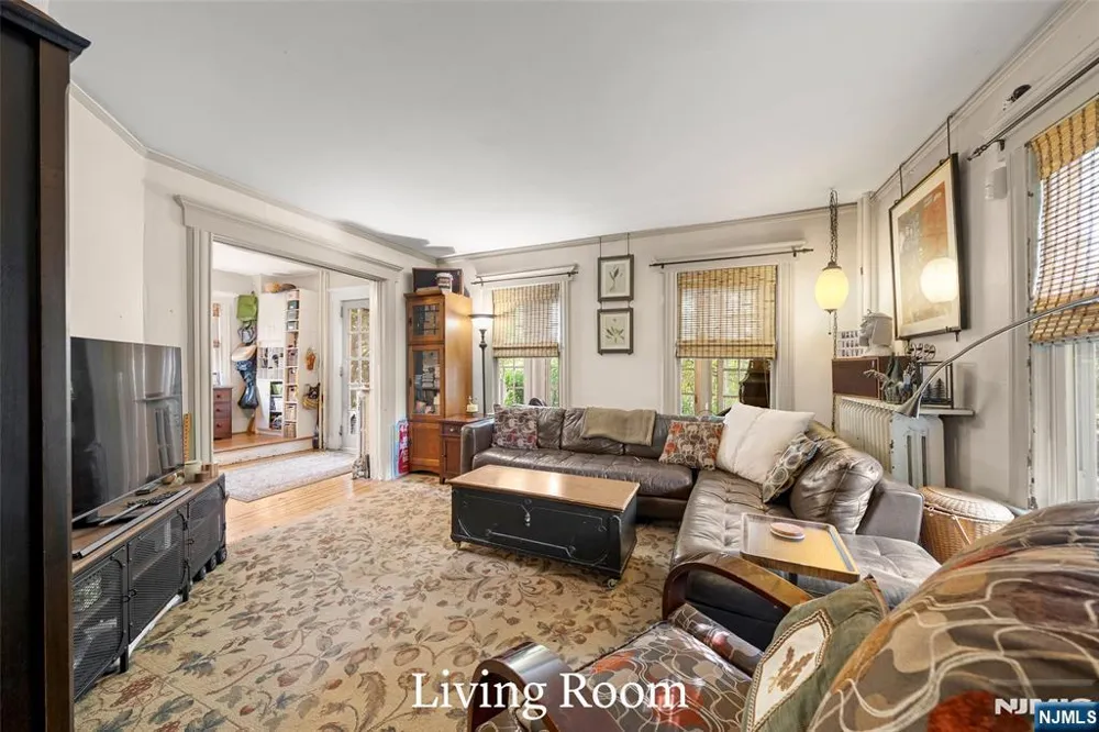 332 Harold Avenue Leonia, NJ 07605