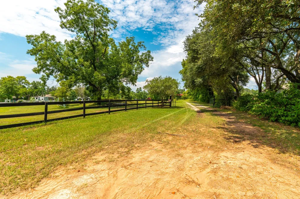 25635 Hufsmith Cemetery Road Tomball, TX 77375