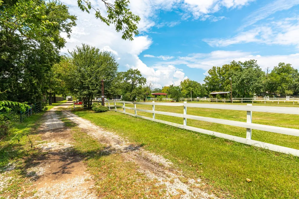 25635 Hufsmith Cemetery Road Tomball, TX 77375
