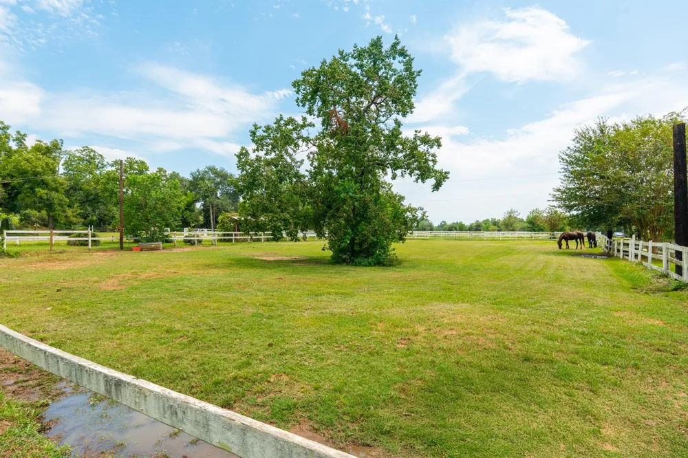 25635 Hufsmith Cemetery Road Tomball, TX 77375