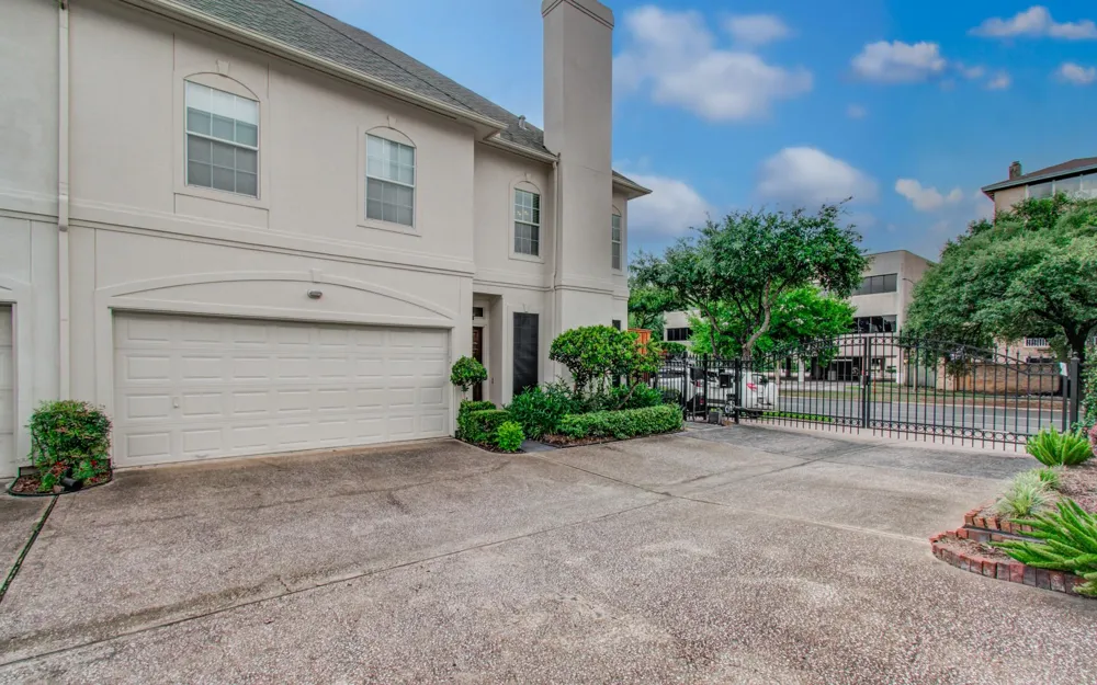 2214 W Holcombe Boulevard Houston, TX 77030