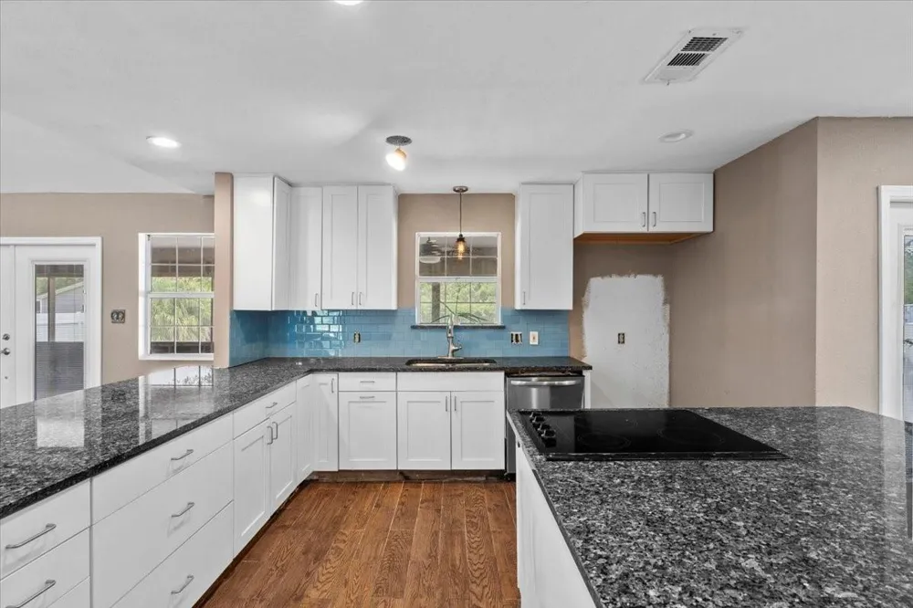 7228 Avenue R Santa Fe, TX 77510