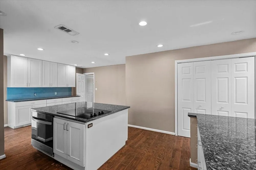 7228 Avenue R Santa Fe, TX 77510