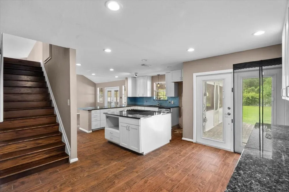 7228 Avenue R Santa Fe, TX 77510