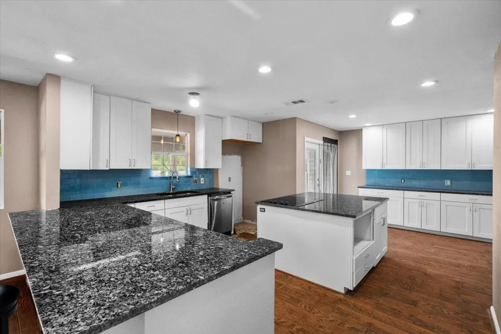 7228 Avenue R Santa Fe, TX 77510