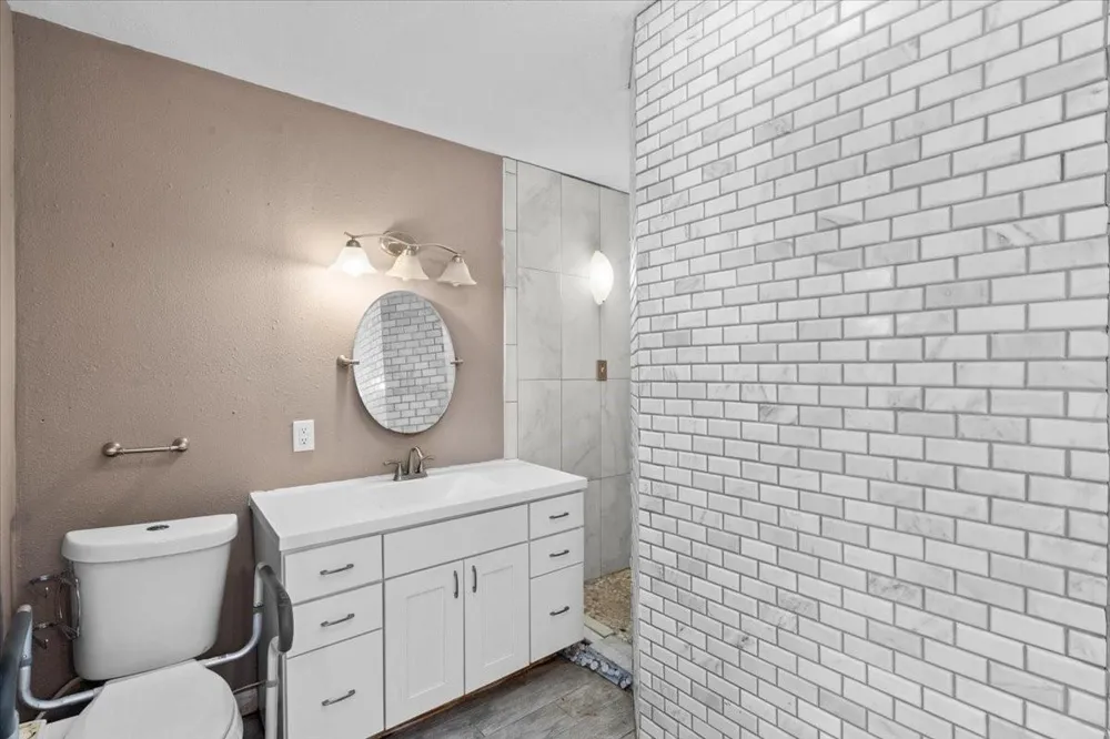 7228 Avenue R Santa Fe, TX 77510