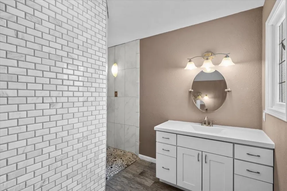 7228 Avenue R Santa Fe, TX 77510