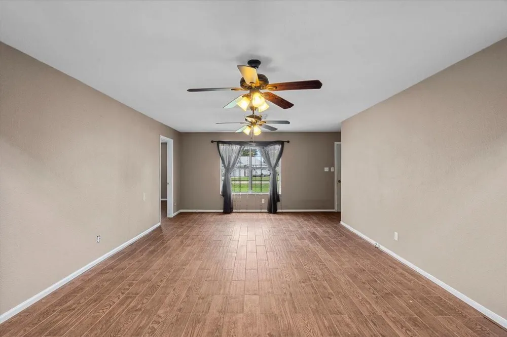 7228 Avenue R Santa Fe, TX 77510