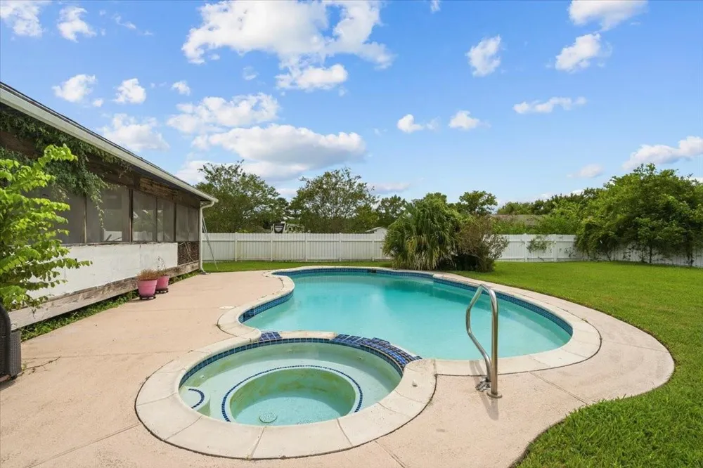 7228 Avenue R Santa Fe, TX 77510
