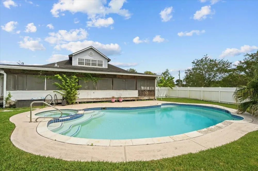 7228 Avenue R Santa Fe, TX 77510