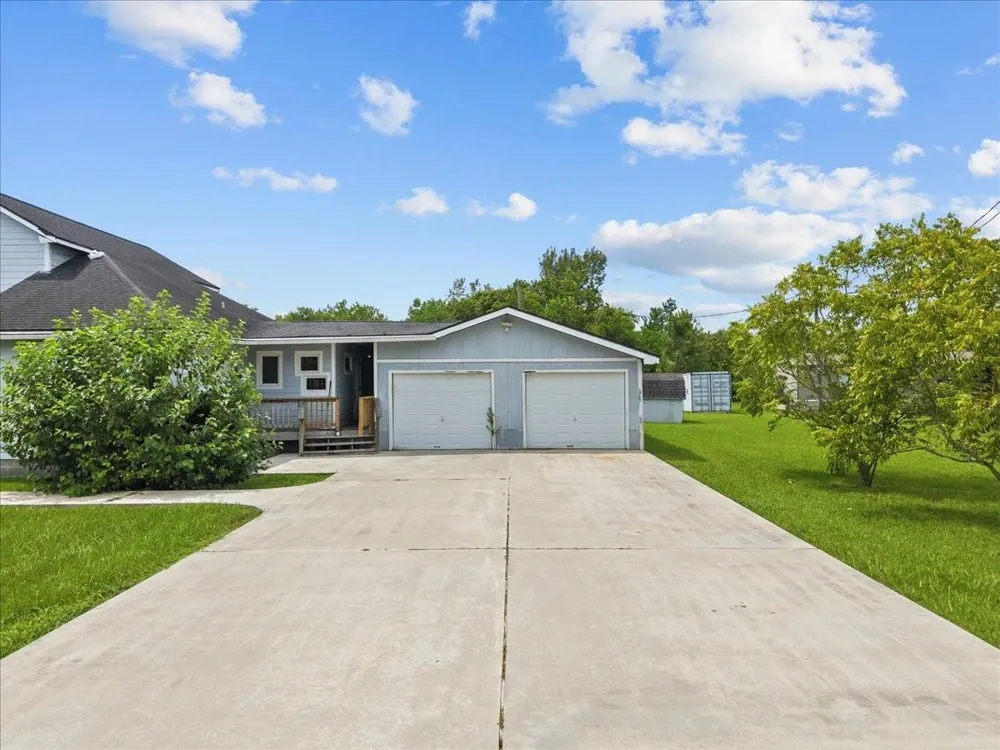 7228 Avenue R Santa Fe, TX 77510