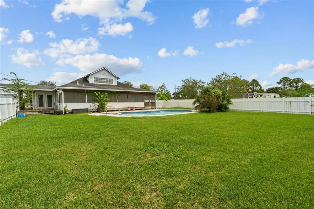 7228 Avenue R Santa Fe, TX 77510